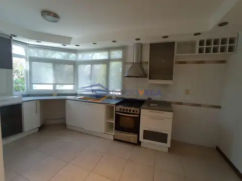 Casa en Venta con 4 cocheras