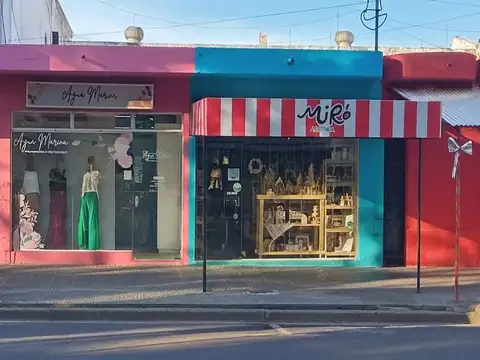 Locales comerciales en el centro de Crespo