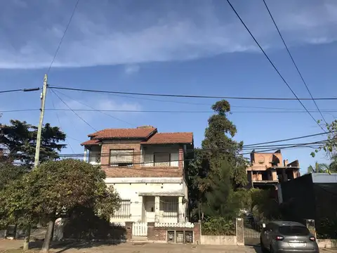Terreno 8,66x42,75 apto vivienda, complejo, galpón. Excelente zona. - Boulogne