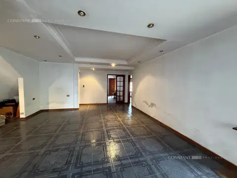 Casa 8 ambientes con 3 baños