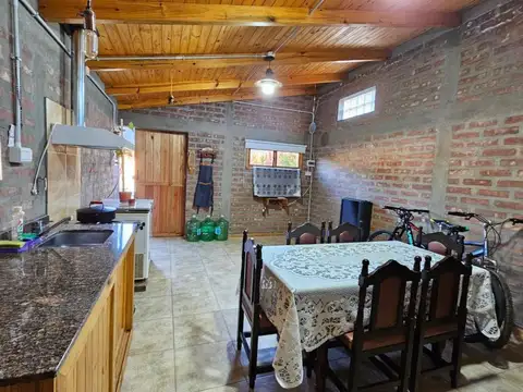 Casa 3 ambientes con 2 baños