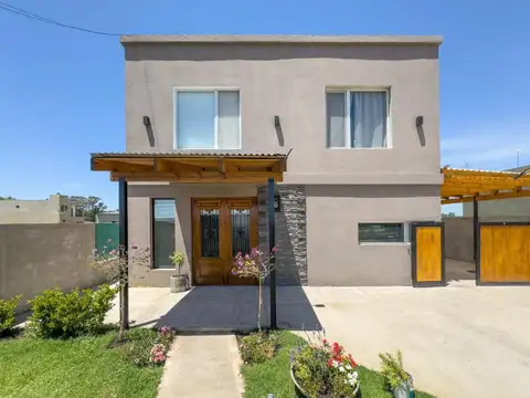VENTA CASA 3 AMB EN PILAR CON QUINCHO Y PILETA