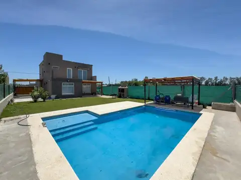 Casa en Venta con 2 cocheras