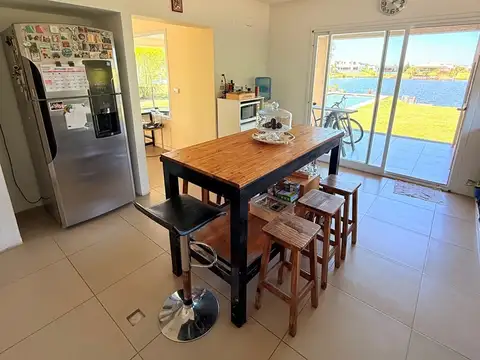 Casa 6 ambientes con 3 baños