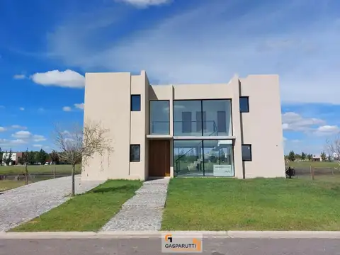 Casa en Venta en El Naudir a La Laguna! 4 Dorm. con Pileta!