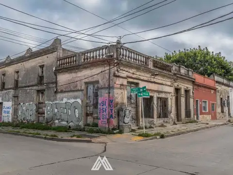 Venta terreno en esquina pleno centro de Pando