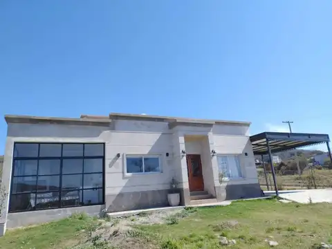 ALQUILER  Casa semi amoblada en B cerrado Las Vertientes - Vaqueros