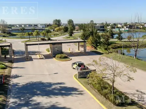 Lote a la laguna en venta El Canton barrio Norte
