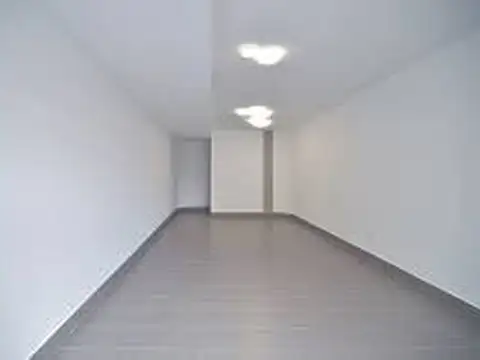 ALQUILER - LOCAL COMERCIAL - MORON CENTRO  - 4 mts.de  Fte. x 7.50  mts. de Fdo.