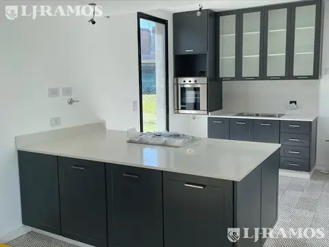 Casa 4 ambientes con 3 baños