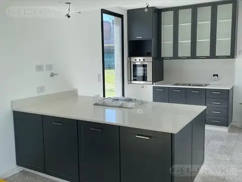 Casa 4 ambientes con 3 baños