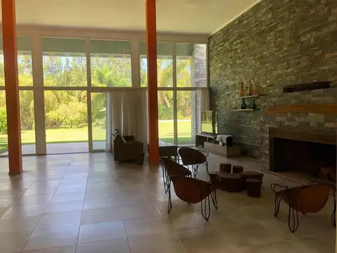 Casa en Venta con 4 cocheras