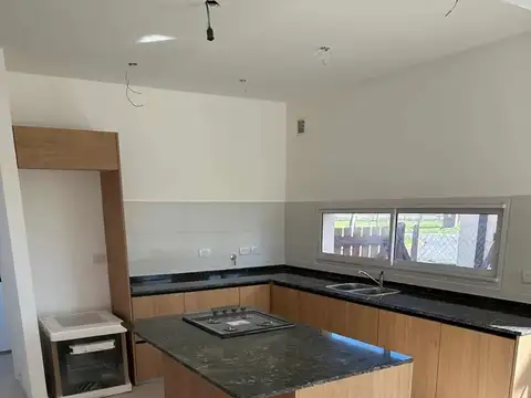 Casa  en Venta en Barrio Santa Emilia, Pilar del Este, Pilar