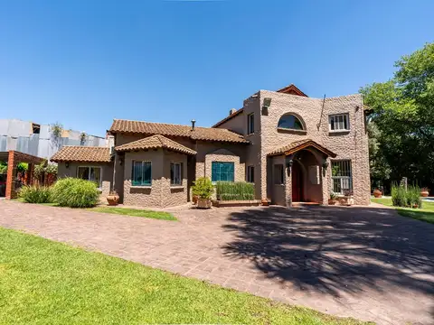 Casa de categoría en venta - excelente ubicación