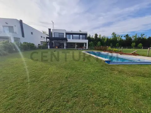 Casa En Barrio Nautico al rio Lujan En venta