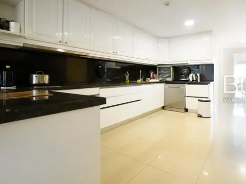 Departamento en Venta con 3 cocheras