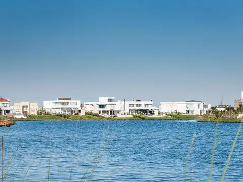 Casa 6 ambientes con 4 baños