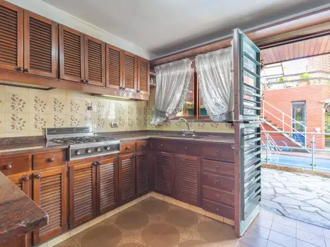 Casa en Venta con 2 cocheras