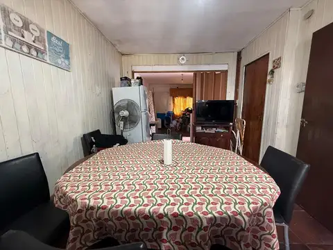 Casa 6 ambientes con 2 baños