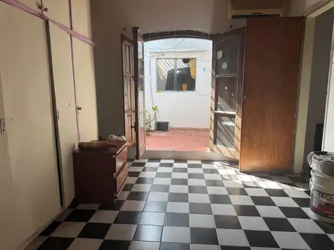 Venta casa 4 dormitorios y cochera - BARRIO JORGE CURA