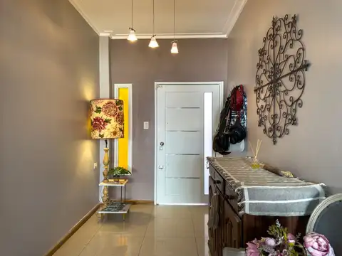 CASA EN VENTA LA PLATA 3 DORMITORIOS COCHERA