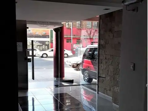 Cochera PB  amplia m Unidad Funcional En Excelente Zona