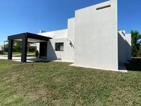 Casa en Venta con 3 cocheras