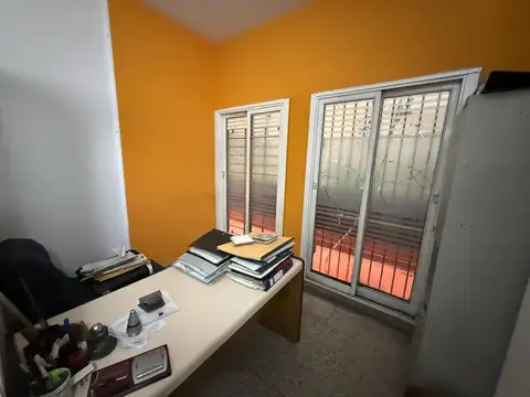 VENTA DE OFICINA EN AV CORRIENTES Y MEDRANO