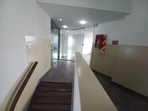 Oficina 4 ambientes con 2 baños