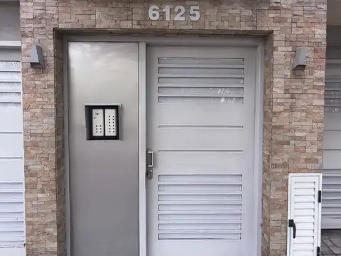 EXCELENTE SEMI PISO FRENTE A PLAZA VERSALLES DE 3 AMB CON BALCOPN ATERRAZADO