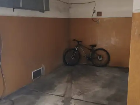 COCHERA EN VENTA   A 2 CUADRAS DE AV.SAENZ   MUY BUENA UBICACION