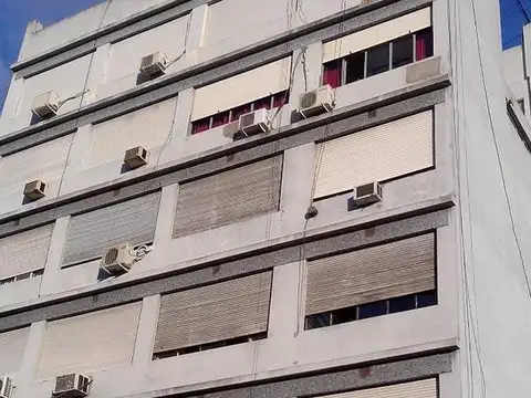 San Martín Centro. Depto 2 ambientes a 100 mts. Plaza!