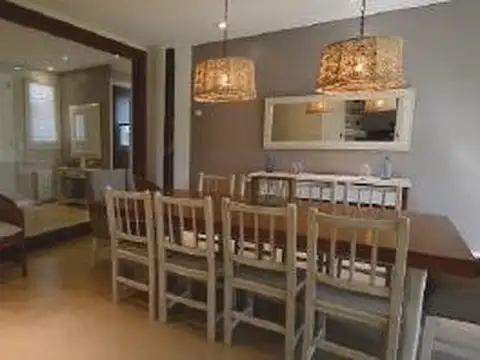 Casa 6 ambientes con 4 baños