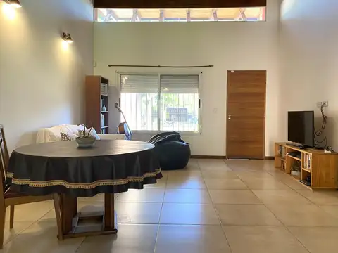 Casa 3 ambientes con 2 baños