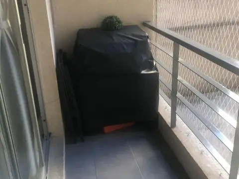 Llerena 2400, Piso 1