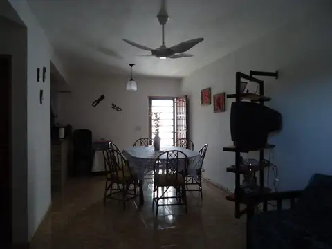 Casa 3 ambientes con 2 baños