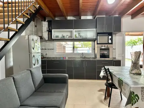 VENTA Casa con patio verde y 2 dormitorios