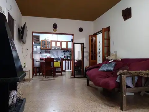 411A entre 453 y 454. Casa de 3 dormitorios en Venta en Gutierrez - Berazategui