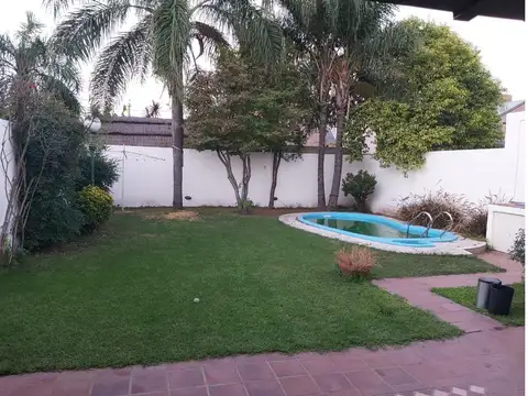 Hermosa casa en Alquiler con PILETA 