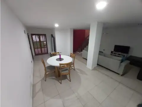 Casa 3 ambientes con 2 baños