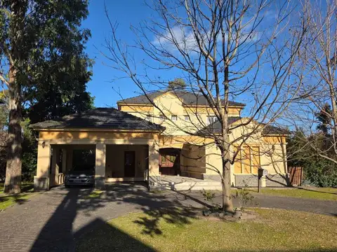 Casa 5 ambientes con 2 baños