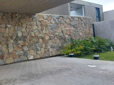 457 entre 11 y 13 , Piso 0