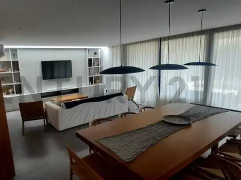 Casa 6 ambientes con 3 baños