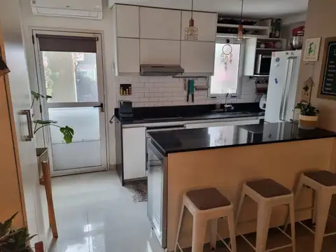 VENTA - DUPLEX DE 4 AMBIENTES - MORON