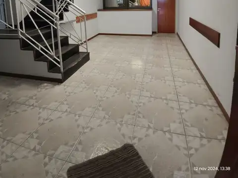 Casa Multifamiliar con Jardín y Quincho