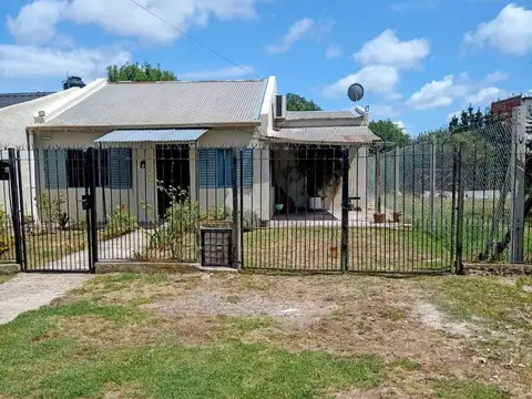 SE VENDE CASA, CALLE 94 Y 5 VILLA ELVIRA, LA PLATA