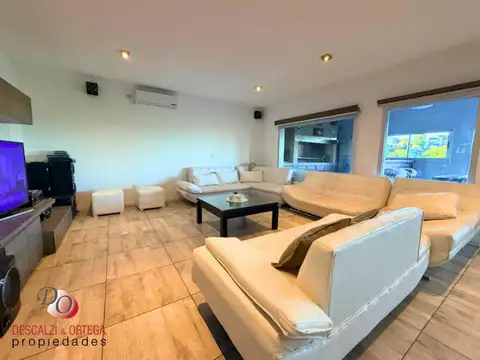 Casa 4 ambientes con 4 baños
