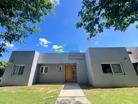 Venta de casa en una planta con pileta lote interno - SANTA GUADALUPE PILAR DEL ESTE