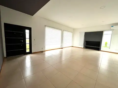 Casa en Venta en Haras Santa Maria, USD 270.000