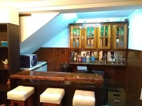 Casa 5 ambientes con 3 baños